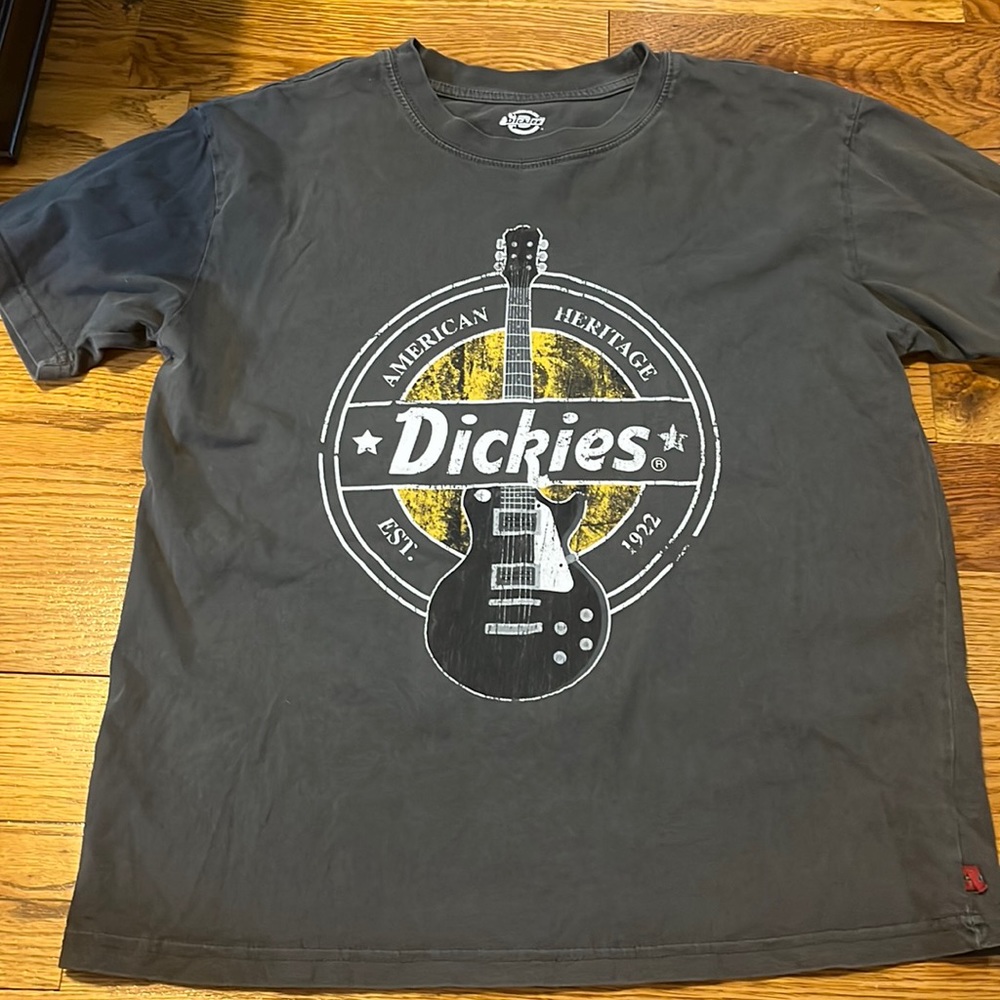 t shirt, size M